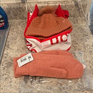 Lululemon hat/ mittens. New Smokefree home.